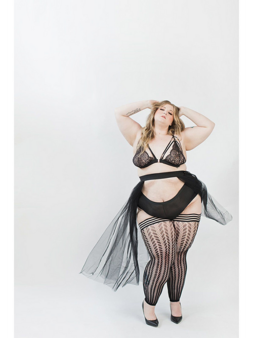 Lindsay – Thigh High – A – Zwart